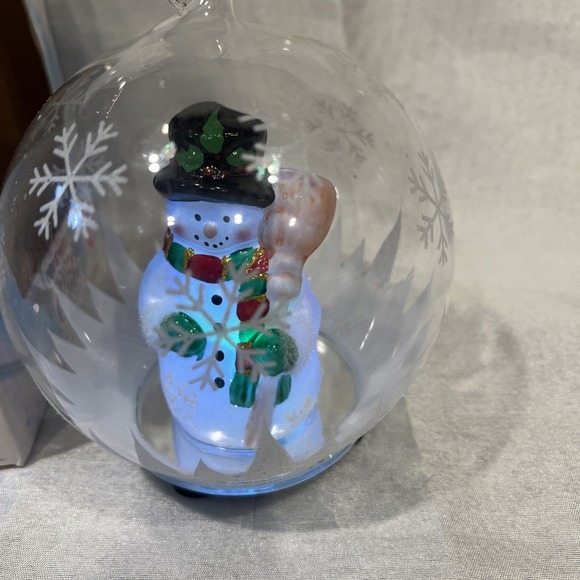 New- Snowman Glass Globe Ornament Color Changing Led Cycles  7 Colors Gerson - Picture 5 of 10